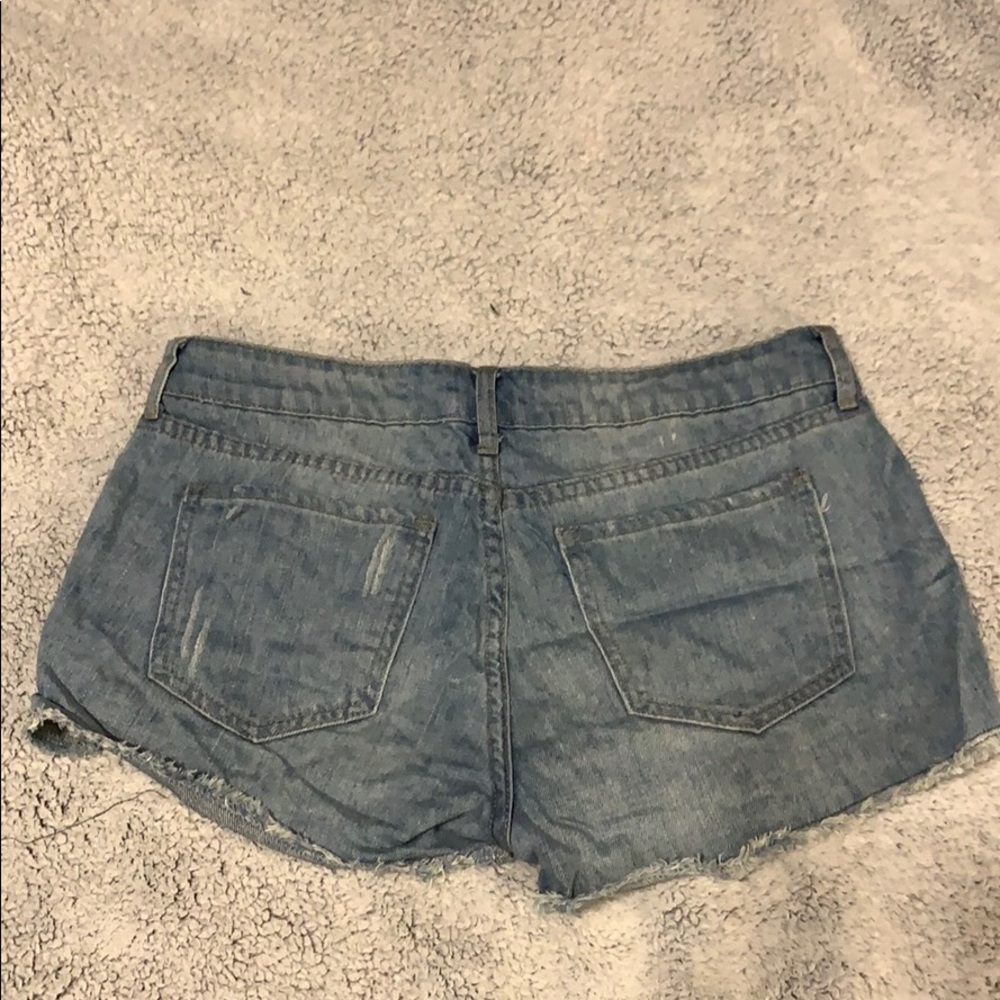 Shorts - Picture 2 of 3